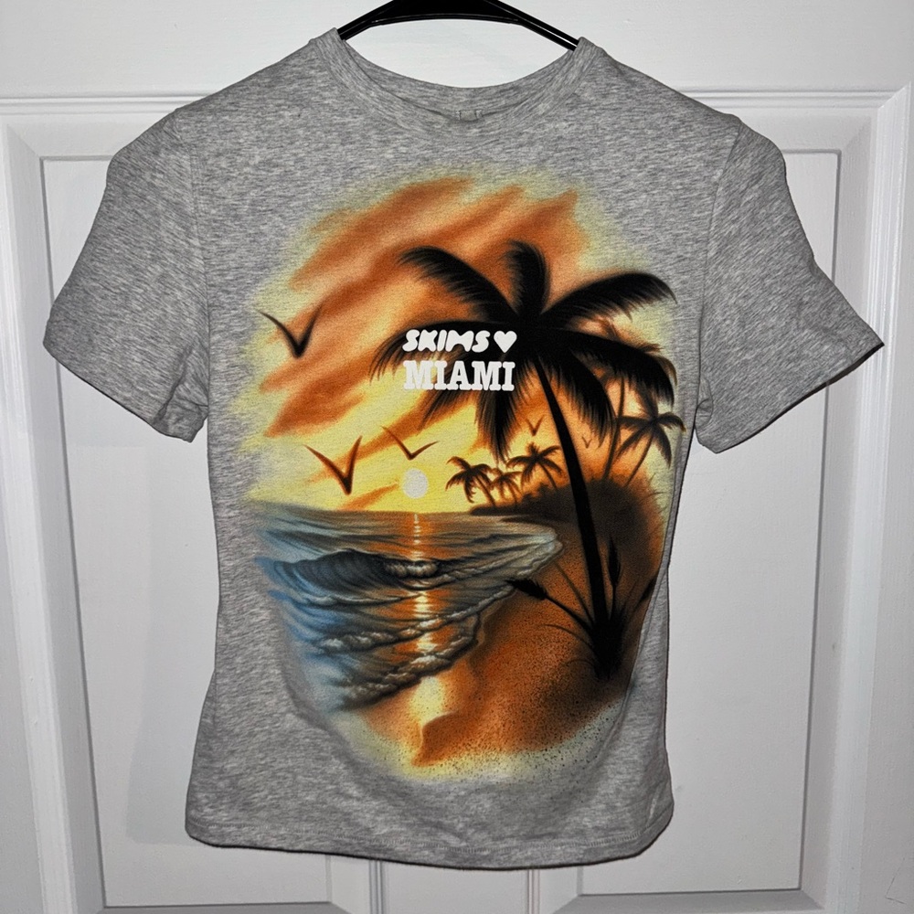 Skims loves Miami limited edition NWT grey t-shirt small